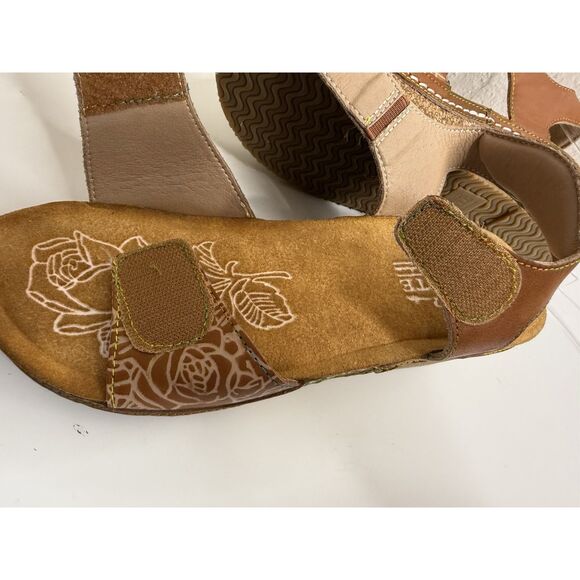 L'Artiste Spring Step Leather Wedge Rose Embossed Sandals Cuteness Two Pair 38 8 - Picture 11 of 16